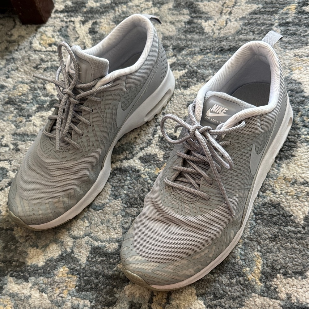 Nike Men's Light Gray Sneakers